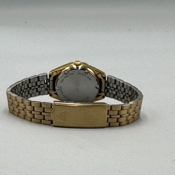 Lorus Watch Women Gold Tone St. Lukes Hospital Dial New Battery 6.5 Inch - Picture 6 of 11